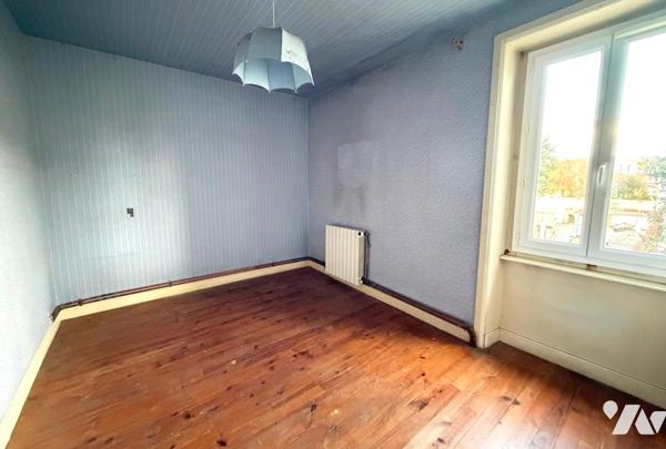 Maison d'habitation 115 m² avec terrain et garage.
PRIX : 150 000 €. 
Mr Grandpierre 07 86 12 52 67