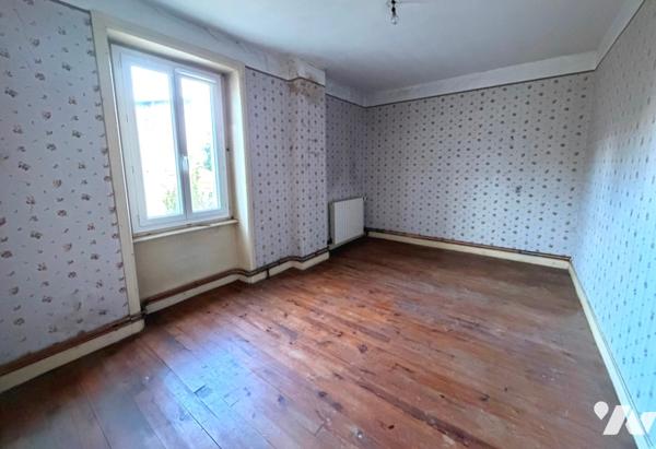 Maison d'habitation 115 m² avec terrain et garage.
PRIX : 150 000 €. 
Mr Grandpierre 07 86 12 52 67