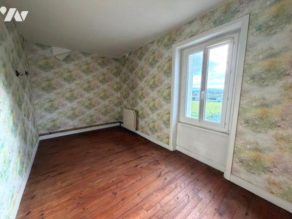 Maison d'habitation 115 m² avec terrain et garage.
PRIX : 150 000 €. 
Mr Grandpierre 07 86 12 52 67