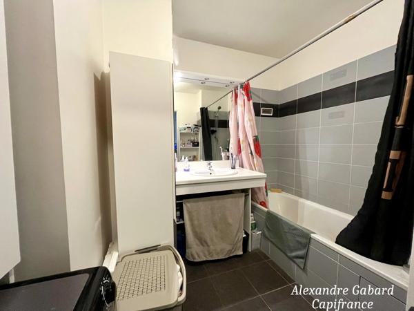 CENON - Appartement T2 - Balcon - Place de parking couverte