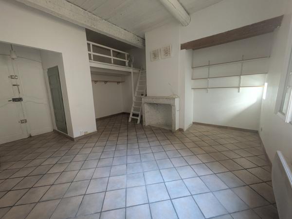 T1 en haut du cours mirabeau (création balcon possible)