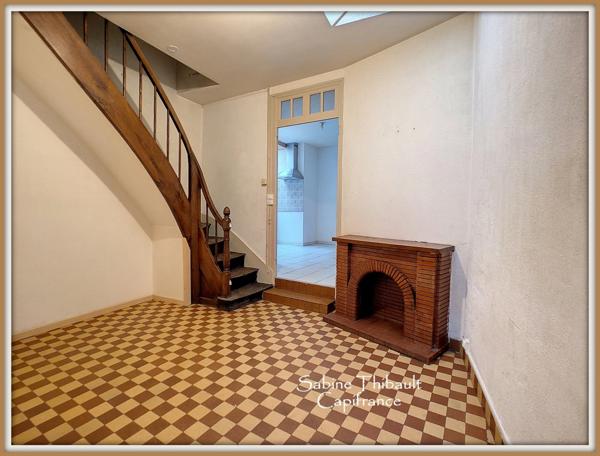 Dpt Sarthe (72), à vendre LE LUDE immeuble de rapport 9 pièces