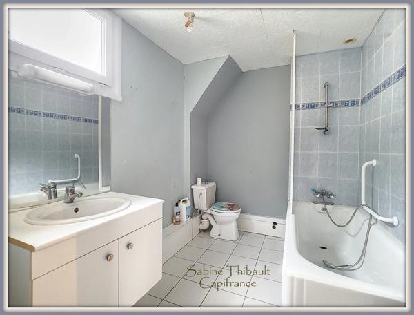 Dpt Sarthe (72), à vendre LE LUDE immeuble de rapport 9 pièces