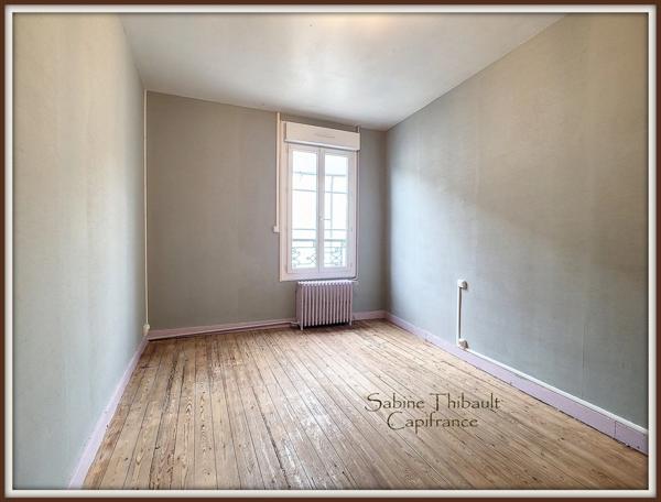 Dpt Sarthe (72), à vendre LE LUDE immeuble de rapport 9 pièces