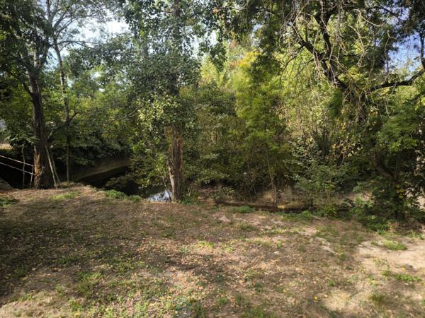 FERME AVEC 2 HA ET EAU NATURELLE, A 2 KM DU CENTRE VILLE