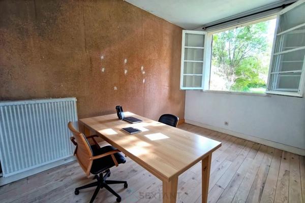 FERME AVEC 2 HA ET EAU NATURELLE, A 2 KM DU CENTRE VILLE