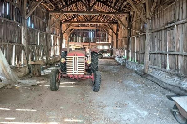 FERME AVEC 2 HA ET EAU NATURELLE, A 2 KM DU CENTRE VILLE