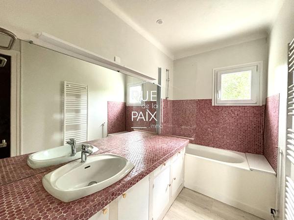 79130 SECONDIGNY Spacieuse maison familiale rénovée à Secondigny