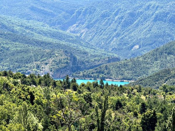 La baume ,  castellane gorge du verdon  maison avec jardin 75 M 2 + local attenant