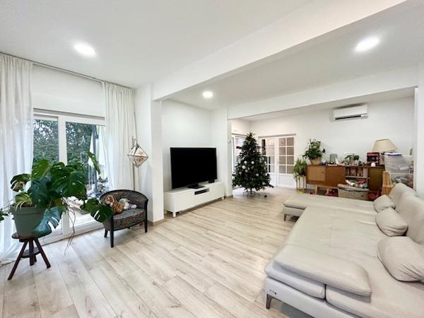 Breuillet (91650) BREUILLET - MAISON FAMILIALE RÉNOVÉE DE TYPE F7 - 214 m2 HABITABLES - HAUT STANDING - JARDIN 1 100 m2 - EXCELL