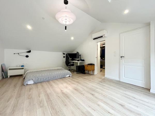 Breuillet (91650) BREUILLET - MAISON FAMILIALE RÉNOVÉE DE TYPE F7 - 214 m2 HABITABLES - HAUT STANDING - JARDIN 1 100 m2 - EXCELL