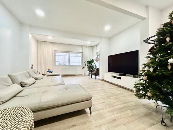 Breuillet (91650) BREUILLET - MAISON FAMILIALE RÉNOVÉE DE TYPE F7 - 214 m2 HABITABLES - HAUT STANDING - JARDIN 1 100 m2 - EXCELL