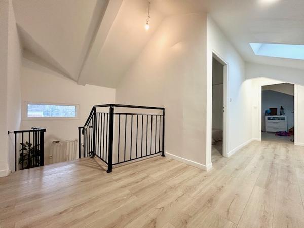 Breuillet (91650) BREUILLET - MAISON FAMILIALE RÉNOVÉE DE TYPE F7 - 214 m2 HABITABLES - HAUT STANDING - JARDIN 1 100 m2 - EXCELL