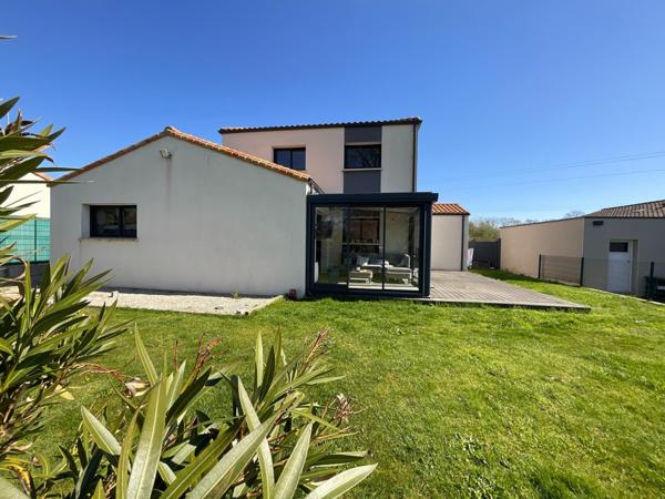 Maison moderne 137m2, 3 ch, garage , terrain 517m2