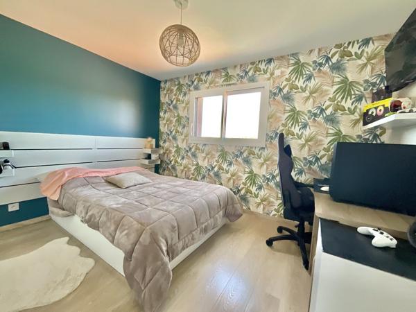 Maison moderne 137m2, 3 ch, garage , terrain 517m2