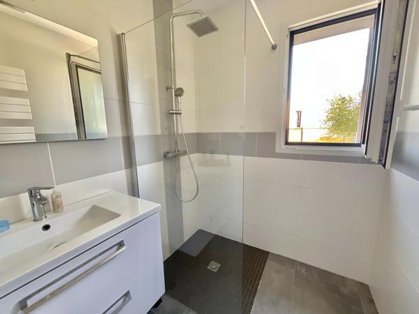 Maison moderne 137m2, 3 ch, garage , terrain 517m2