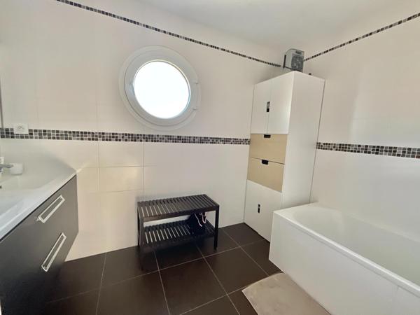 Maison moderne 137m2, 3 ch, garage , terrain 517m2