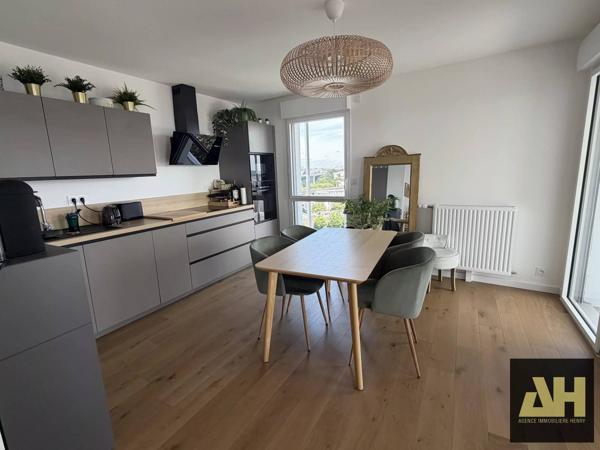 BREST - CAPUCIN - 97 M2 - ASCENSEUR- VUE MER- TERRASSE- PARKING-PMR