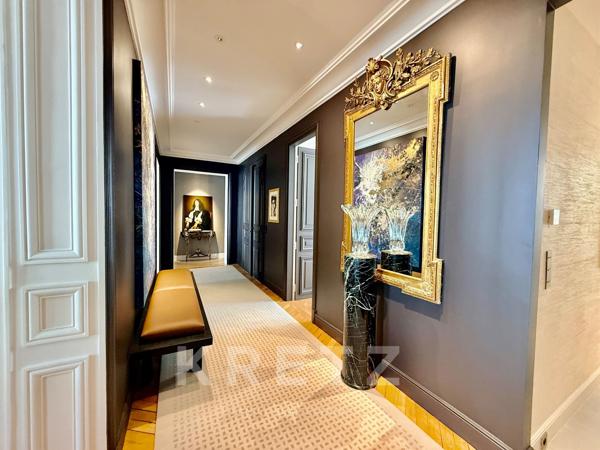 Appartement d’Exception au Cœur du 7ᵉ  – Élégance Haussmannienne et Design Contemporain