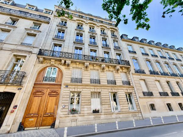 Appartement d’Exception au Cœur du 7ᵉ  – Élégance Haussmannienne et Design Contemporain