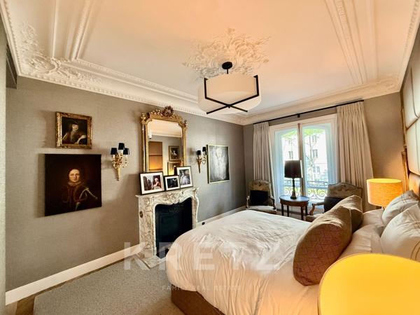 Appartement d’Exception au Cœur du 7ᵉ  – Élégance Haussmannienne et Design Contemporain