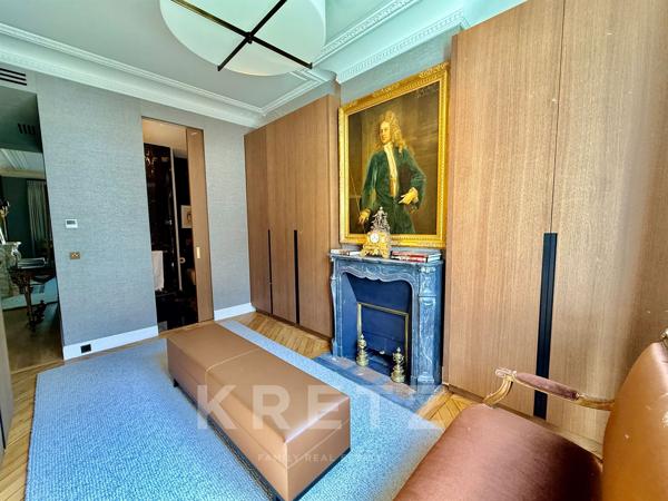 Appartement d’Exception au Cœur du 7ᵉ  – Élégance Haussmannienne et Design Contemporain