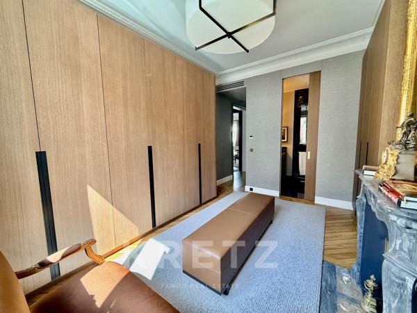 Appartement d’Exception au Cœur du 7ᵉ  – Élégance Haussmannienne et Design Contemporain