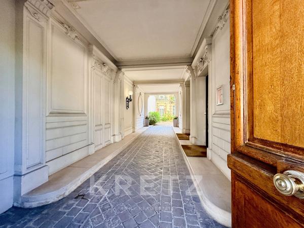 Appartement d’Exception au Cœur du 7ᵉ  – Élégance Haussmannienne et Design Contemporain