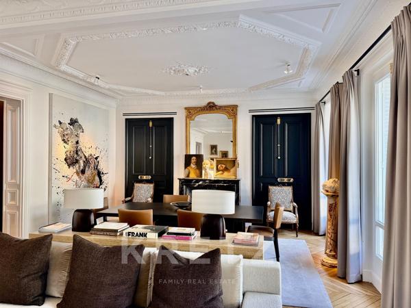 Appartement d’Exception au Cœur du 7ᵉ  – Élégance Haussmannienne et Design Contemporain