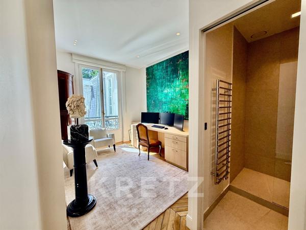 Appartement d’Exception au Cœur du 7ᵉ  – Élégance Haussmannienne et Design Contemporain
