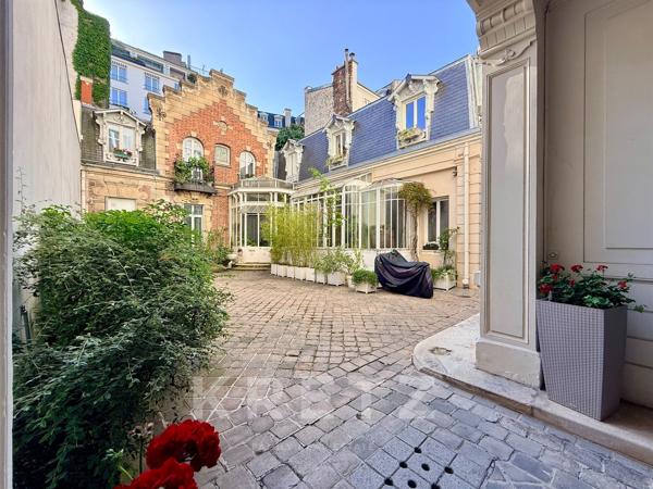 Appartement d’Exception au Cœur du 7ᵉ  – Élégance Haussmannienne et Design Contemporain