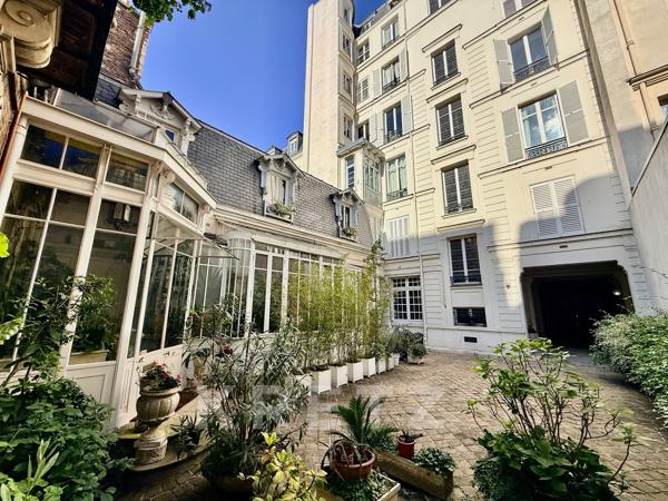 Appartement d’Exception au Cœur du 7ᵉ  – Élégance Haussmannienne et Design Contemporain