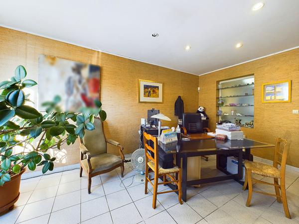 Local commercial 80m² au centre de Saint Barthelemy De Vals