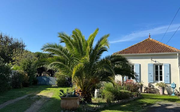 Maison à vendre    8 pièces •  Saint-Pierre-d'Oléron