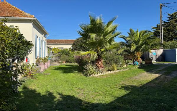 Maison à vendre    8 pièces •  Saint-Pierre-d'Oléron