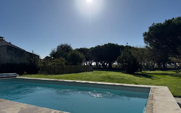 Maison à vendre    8 pièces •  Saint-Pierre-d'Oléron