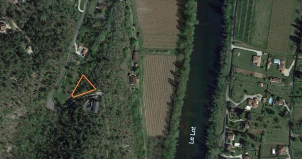 Terrain boisé et viabilisé avec tout à l'égout