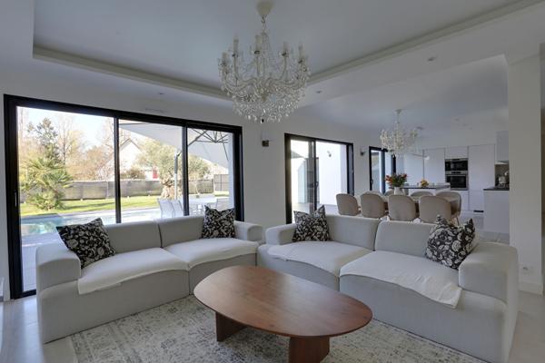 Maison 8 pièces – 147 m² environ à Noyal-Châtillon-sur-Seiche (ref : 29204)