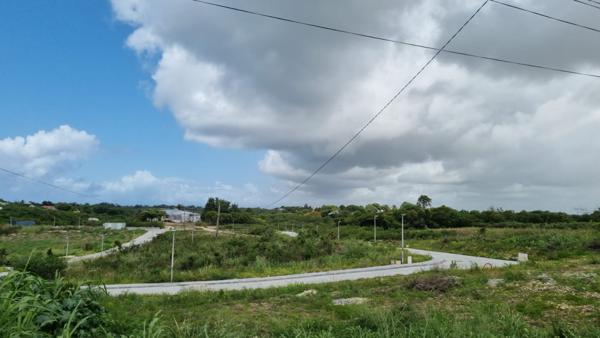 Saint-François (97118) TERRAIN PLAT, VIABILISE, BORNE DANS LE LOTISSEMENT