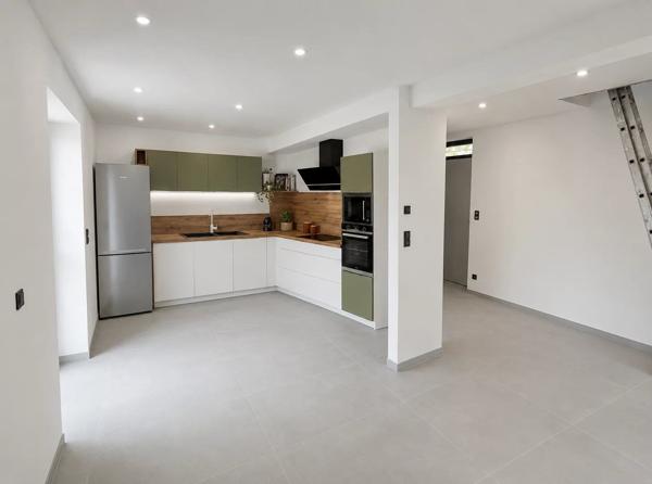 Location                                                      Maison
                        
                     4 pièces                      95 m2                     à Auzits