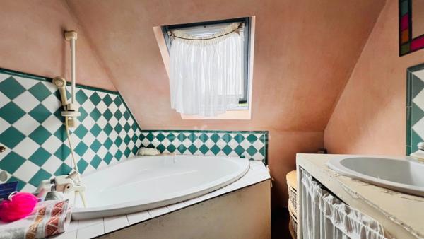 PLOMELIN (29) Penty à vendre 5 pièces de 90 m² habitable - Véranda - Terrain de 1 200 m²