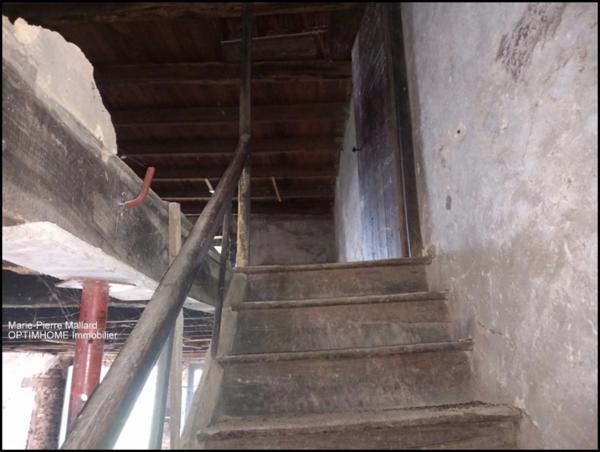 Maison mitoyenne de village à rénover 28 500 € !!!