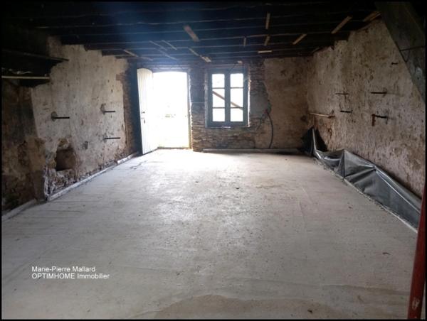 Maison mitoyenne de village à rénover 28 500 € !!!
