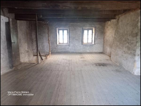 Maison mitoyenne de village à rénover 28 500 € !!!