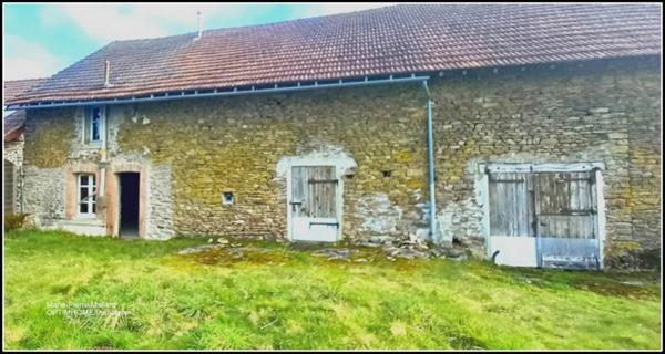 Maison mitoyenne de village à rénover 28 500 € !!!