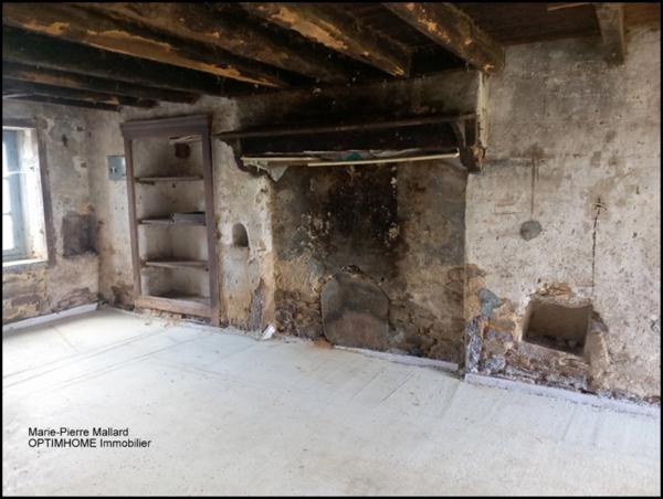 Maison mitoyenne de village à rénover 28 500 € !!!