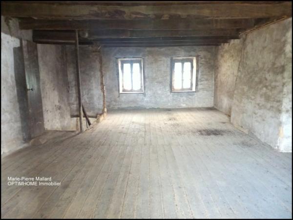 Maison mitoyenne de village à rénover 28 500 € !!!