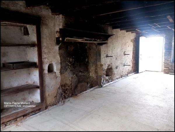 Maison mitoyenne de village à rénover 28 500 € !!!