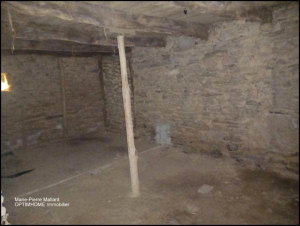 Maison mitoyenne de village à rénover 28 500 € !!!