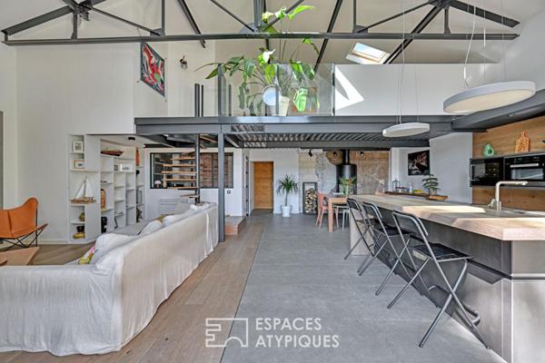 Chai contemporain avec séjour cathédrale et piscine balinaise
